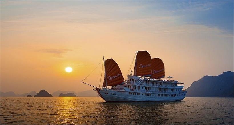 Norther Vietnam Tour 5 Days: Hanoi - Halong Bay - Ninh Binh