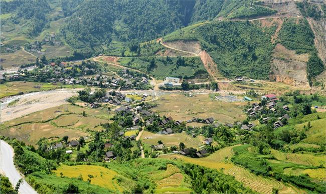 Hike to explore Giang Ta Chai Village